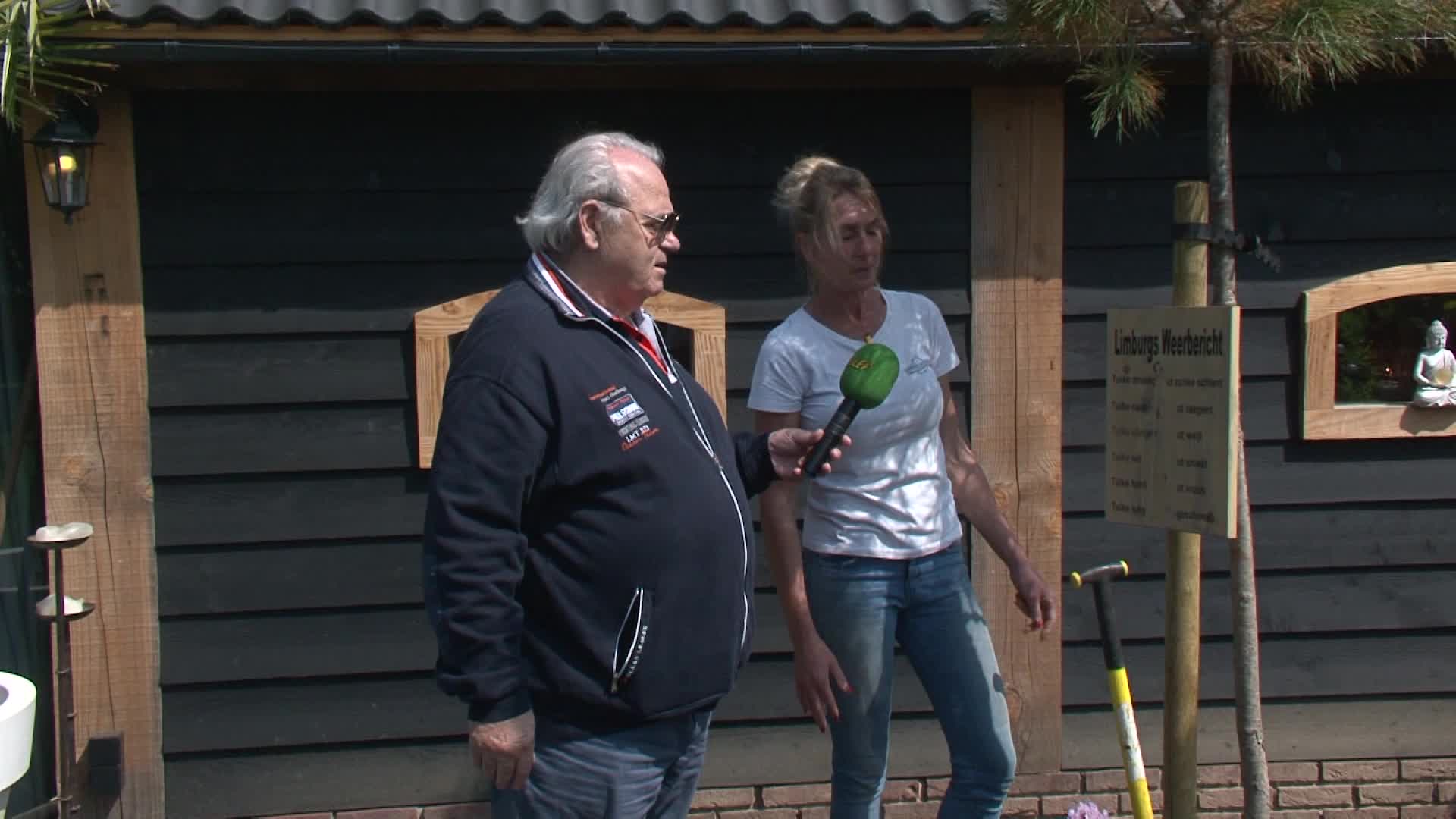 Het groene gras en de blauwe regen