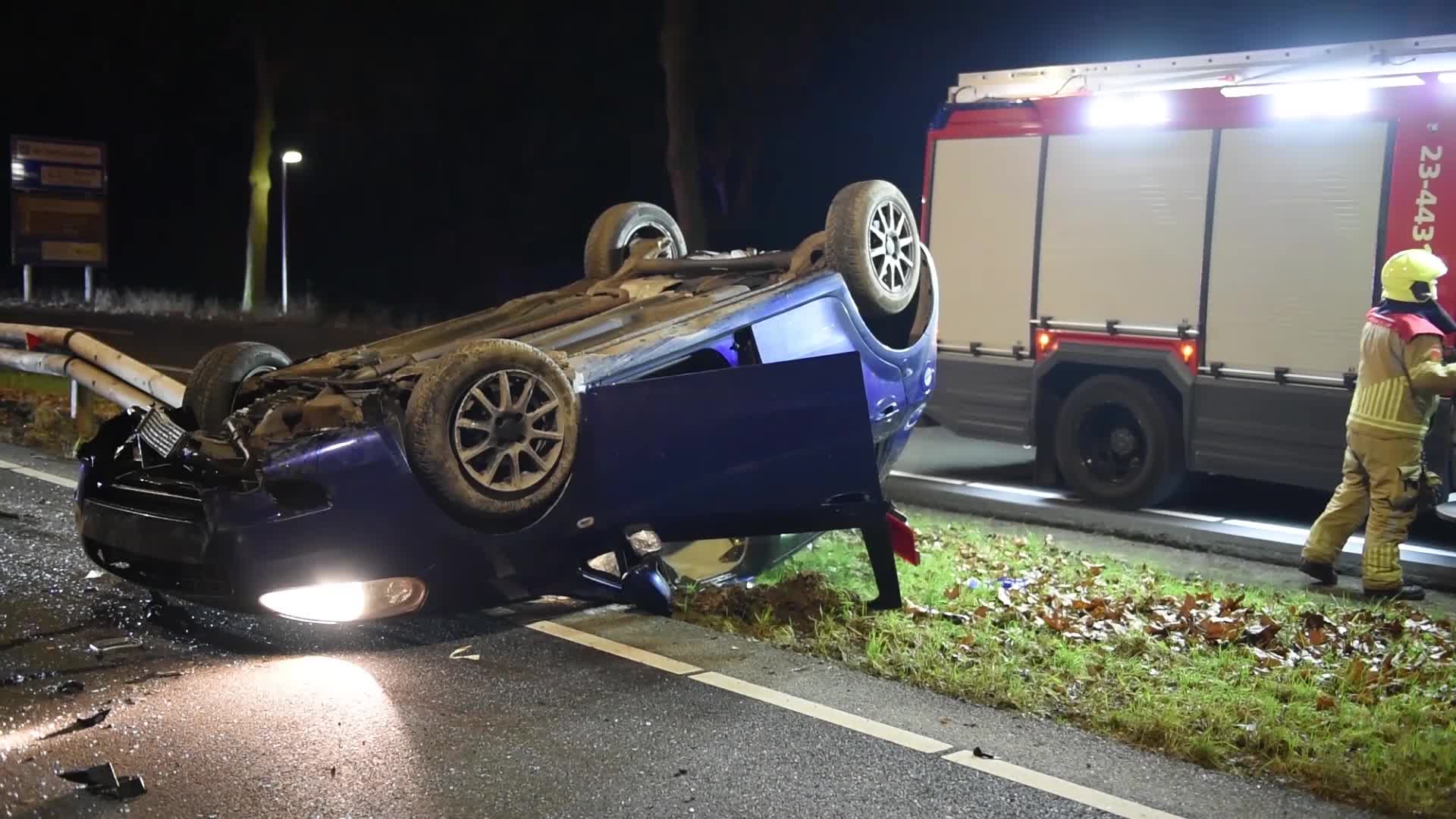 Auto over de kop in Weert